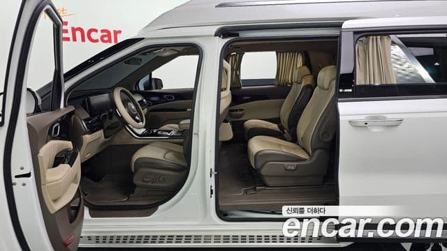 Kia Carnival 2021 — ფოტო 10/20