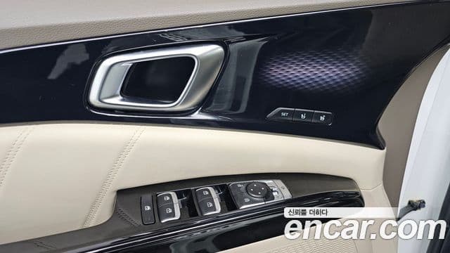 Kia Carnival 2021 — ფოტო 17/20