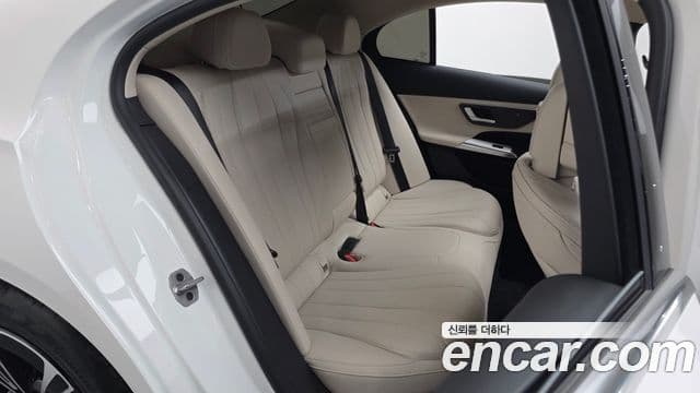 Mercedes-Benz E-Class 2025 — ფოტო 12/20