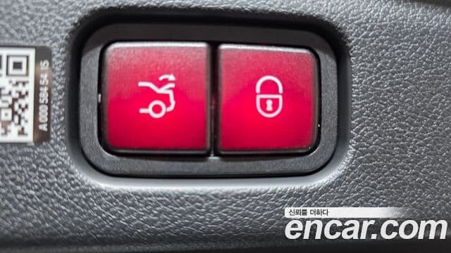 Mercedes-Benz E-Class 2025 — ფოტო 19/20