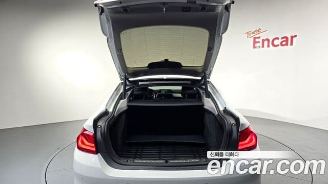 BMW 4 Series 2018 — ფოტო 18/20