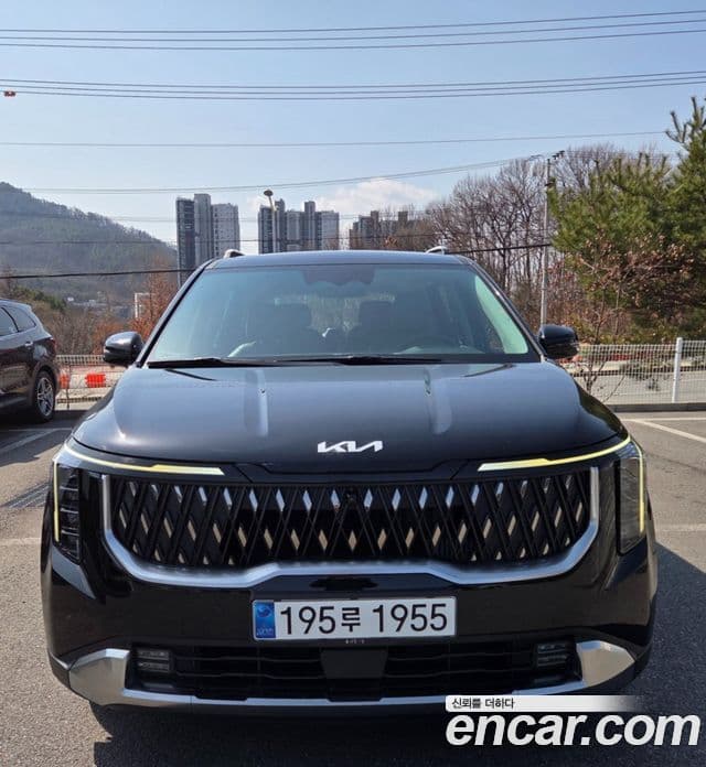 Kia Carnival 2023 — Фото 2/17