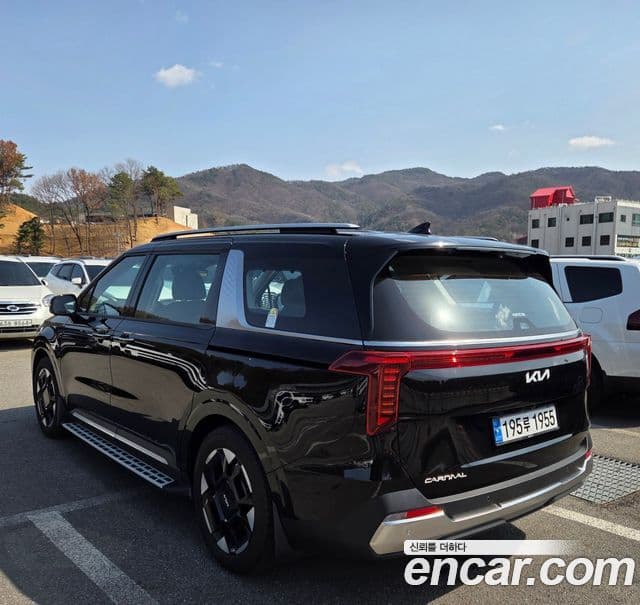 Kia Carnival 2023 — Фото 4/17