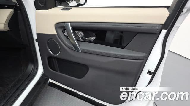 Land Rover Discovery Sport 2025 — Photo 19/32