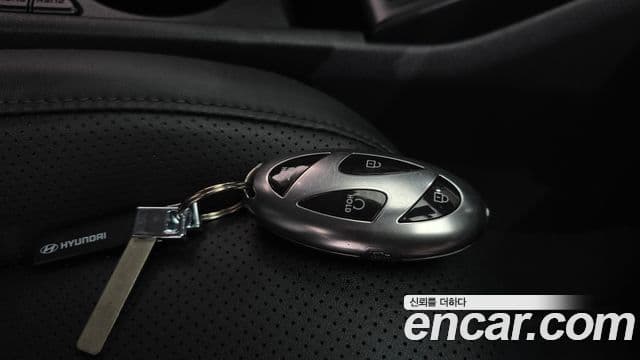 Hyundai Kona 2023 — Фото 17/20