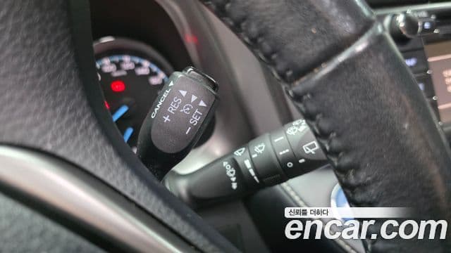 Toyota RAV4 2018 — ფოტო 17/20