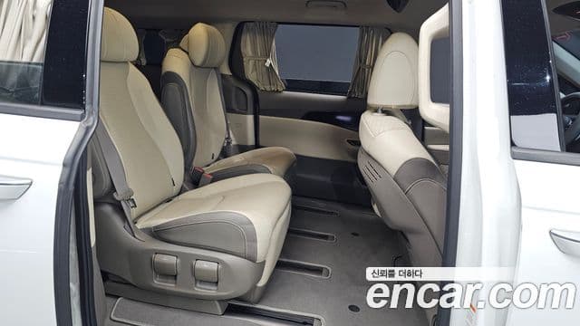 Kia Carnival 2021 — ფოტო 11/20