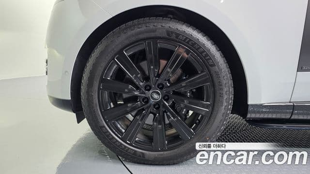 Land Rover Range Rover 2025 — Photo 15/20