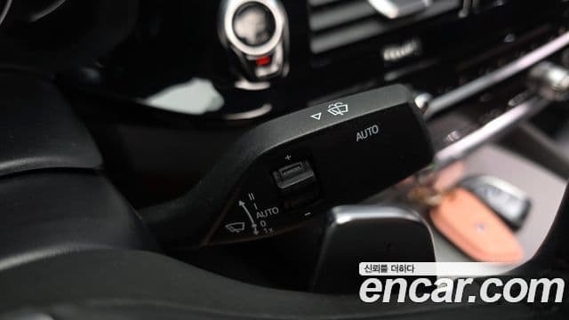 BMW 5 Series 2018 — Фото 18/20