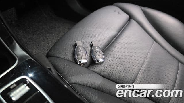 Mercedes-Benz GLC-Class 2018 — Photo 26/32