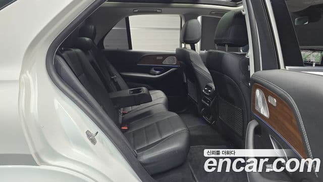 Mercedes-Benz GLE-Class 2021 — Photo 31/34
