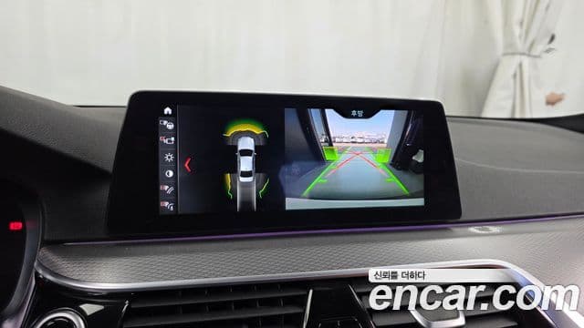 BMW 5 Series 2018 — Şəkil 14/20