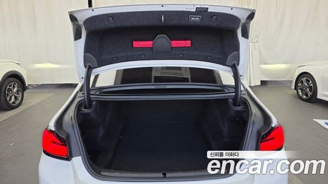 BMW 5 Series 2018 — Şəkil 19/20