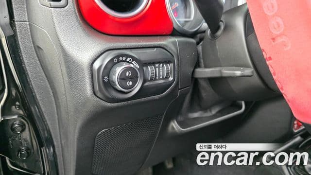 Jeep Wrangler 2021 — Фото 17/20
