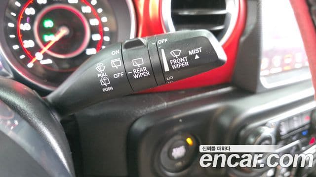 Jeep Wrangler 2021 — Фото 19/20