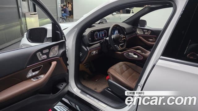 Mercedes-Benz GLS-Class 2025 — Photo 13/20