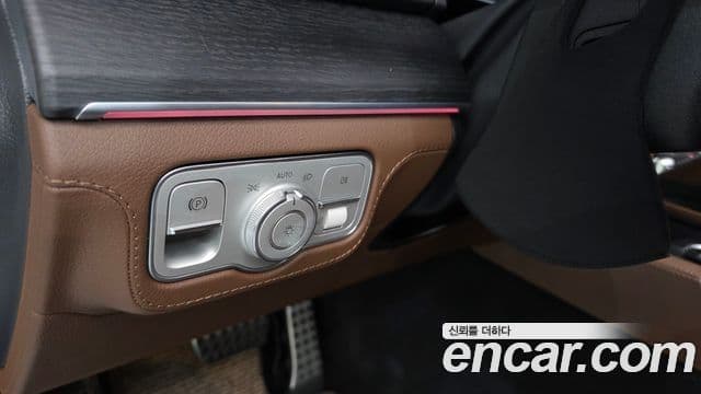 Mercedes-Benz GLS-Class 2025 — Photo 10/20