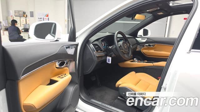 Volvo XC90 2025 — ფოტო 10/20