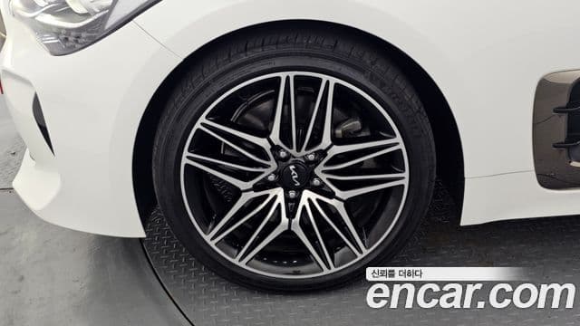 Kia Stinger 2022 — фото 5 из 20