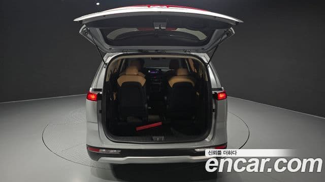 Kia Carnival 2023 — фото 20 из 20