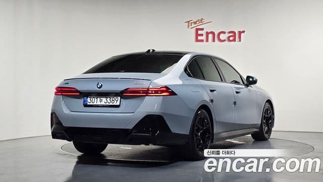 BMW 5 Series 2024 — Şəkil 30/32