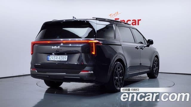 Kia Carnival 2023 — ფოტო 2/20
