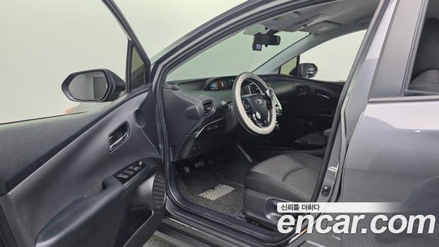 Toyota Prius 2019 — Фото 11/20