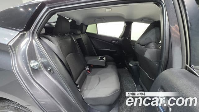 Toyota Prius 2019 — Фото 19/20