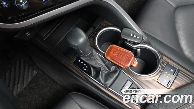 Toyota Camry 2018 — Şəkil 9/20