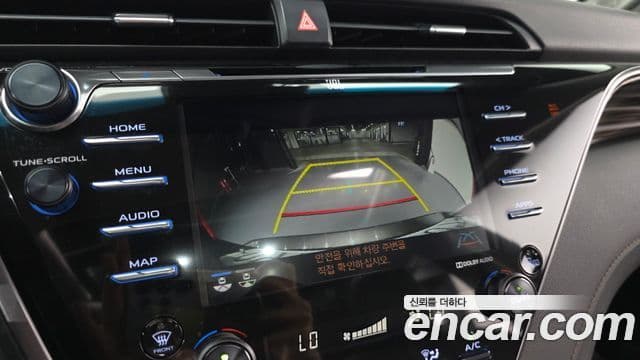 Toyota Camry 2018 — Şəkil 14/20