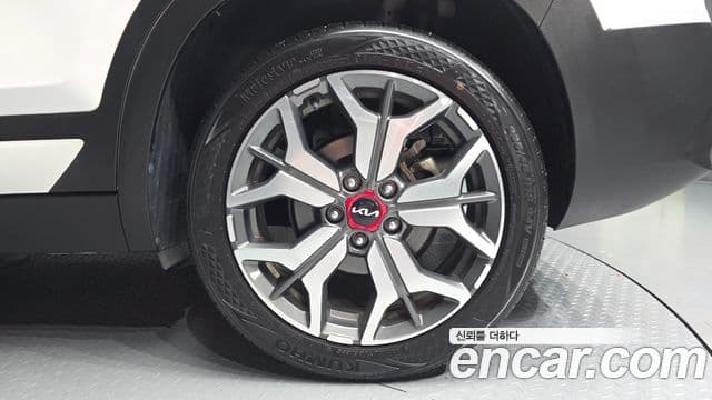 Kia Seltos 2022 — ფოტო 5/20