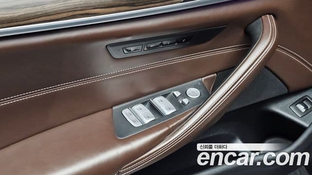 BMW 5 Series 2019 — Фото 19/20
