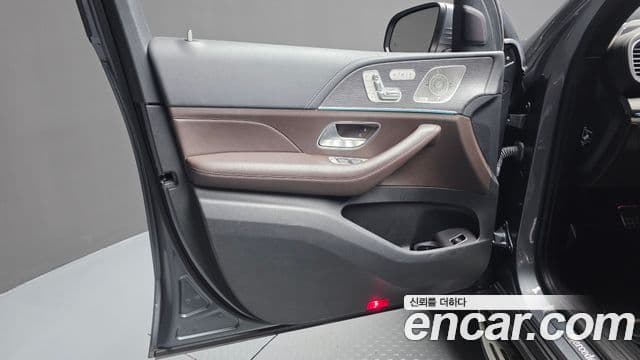 Mercedes-Benz GLS-Class 2022 — Photo 18/36