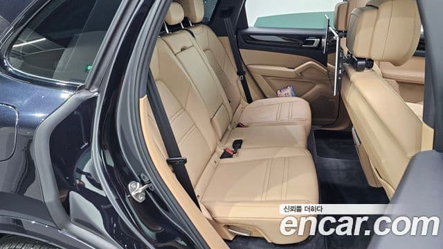 Porsche Cayenne 2019 — ფოტო 11/20