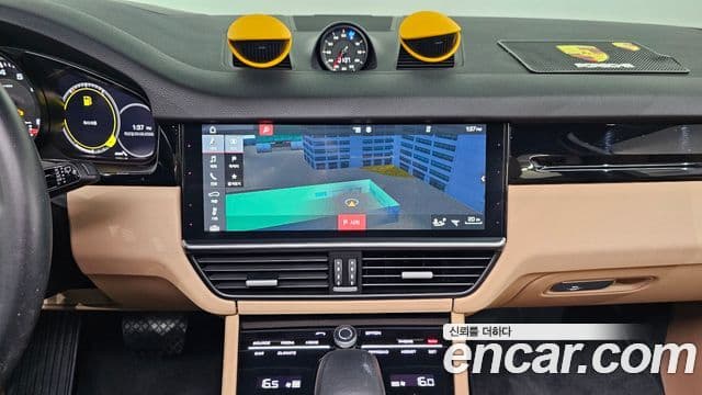 Porsche Cayenne 2019 — ფოტო 13/20
