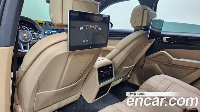 Porsche Cayenne 2019 — ფოტო 19/20