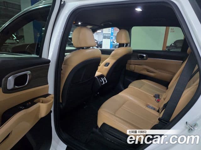 Kia Sorento 2022 — Фото 17/20