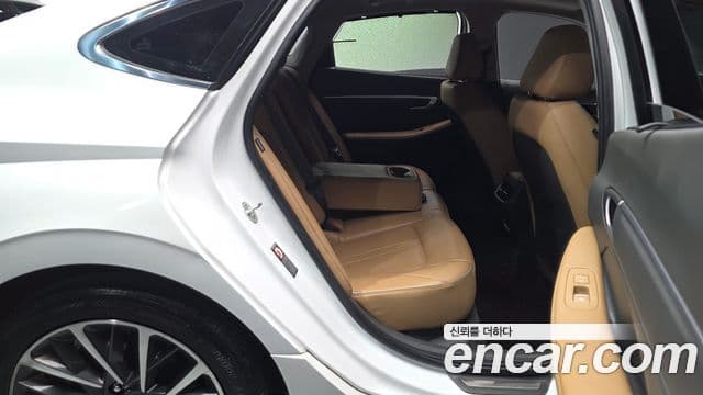 Hyundai Sonata 2020 — ფოტო 11/20