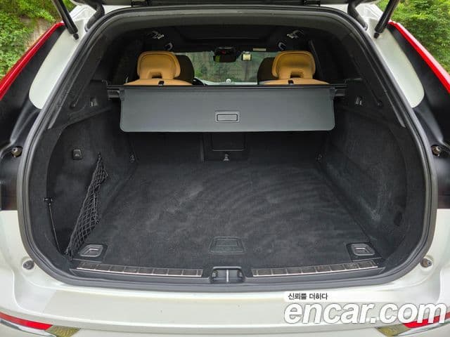 Volvo XC60 2020 — Şəkil 20/20
