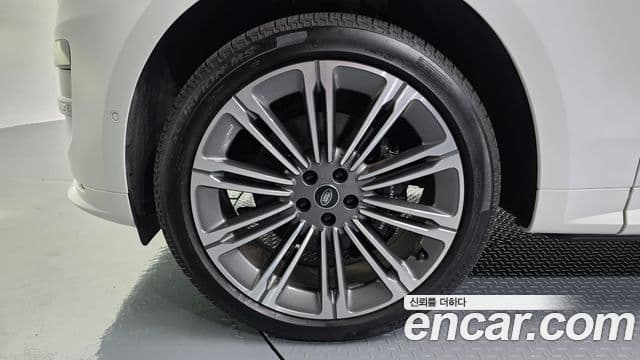 Land Rover Range Rover Sport 2025 — Фото 4/20