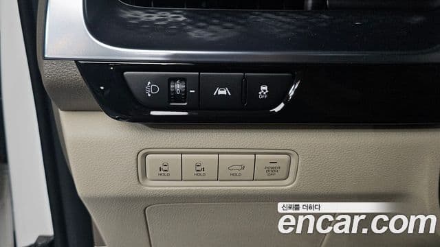 Kia Carnival 2021 — ფოტო 18/20