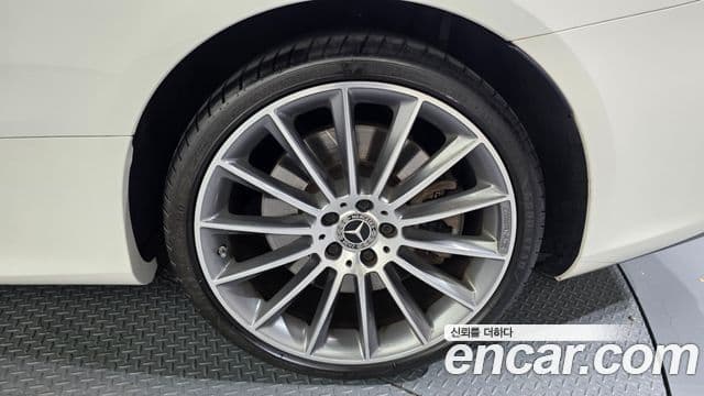 Mercedes-Benz E-Class 2023 — Photo 19/38