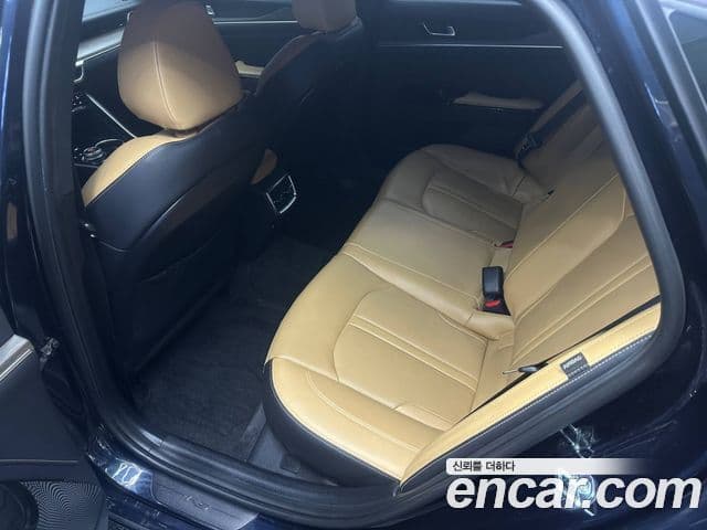 Kia K5 2021 — Şəkil 10/14