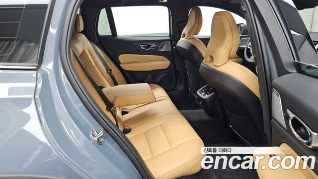 Volvo V60 Cross Country 2022 — Фото 12/20