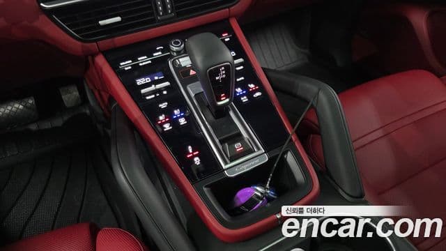 Porsche Cayenne 2021 — ფოტო 8/20