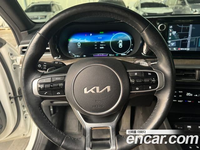 Kia K5 2021 — ფოტო 7/18