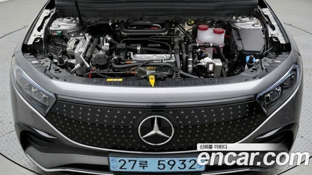 Mercedes-Benz EQB 2025 — ფოტო 2/12