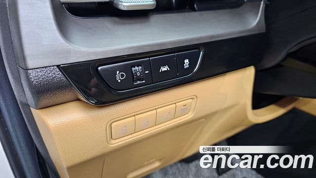 Kia Carnival 2021 — ფოტო 19/20