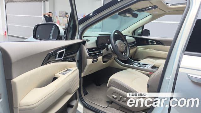 Kia Carnival 2024 — фото 10 из 20
