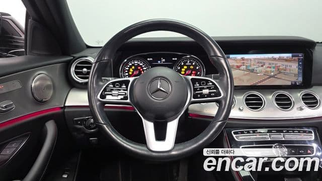 Mercedes-Benz E-Class 2018 — ფოტო 13/20